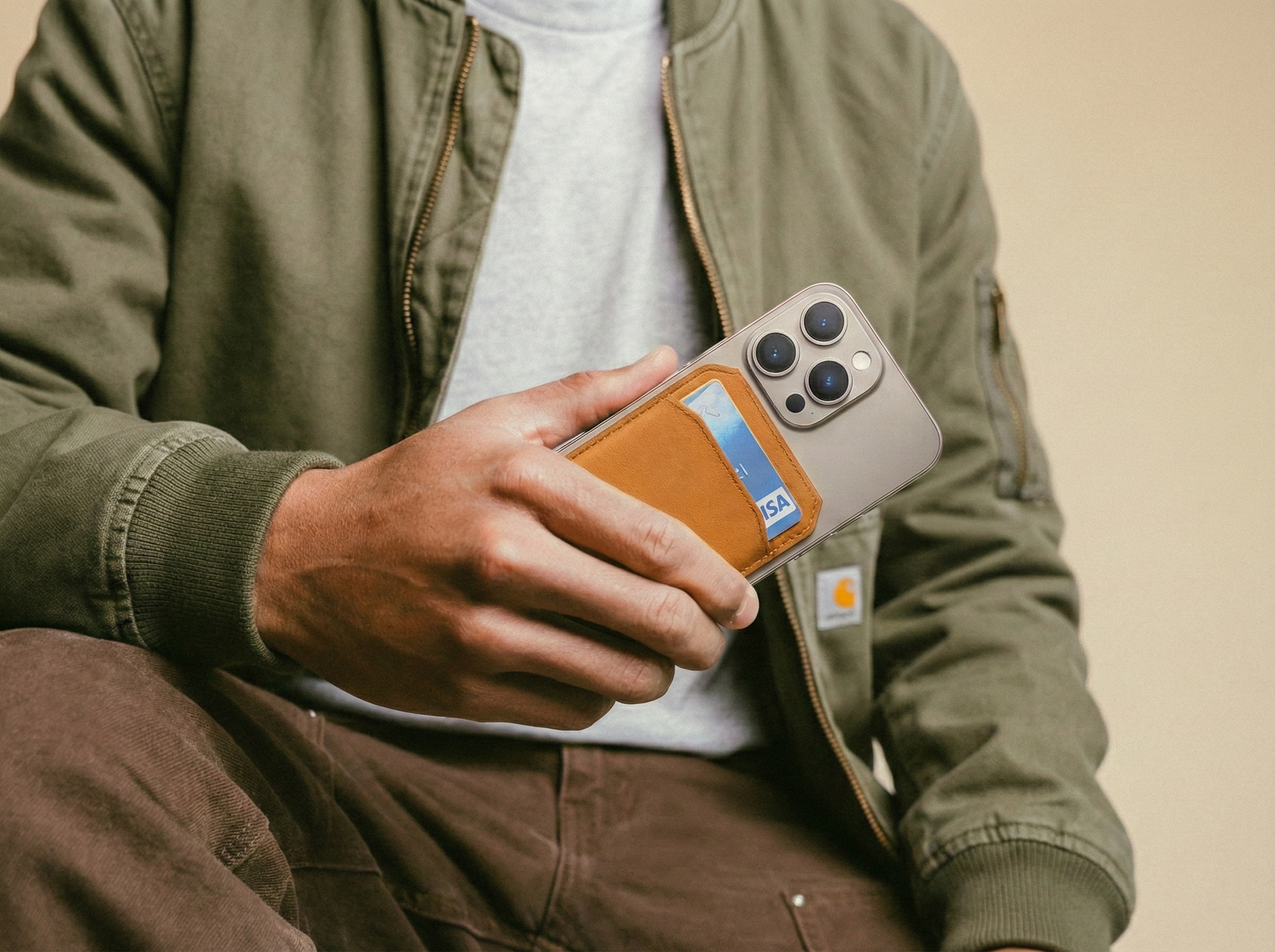 Magnetic Wallet Stand Guide: Compatibility, Cards, Charging & Daily Use